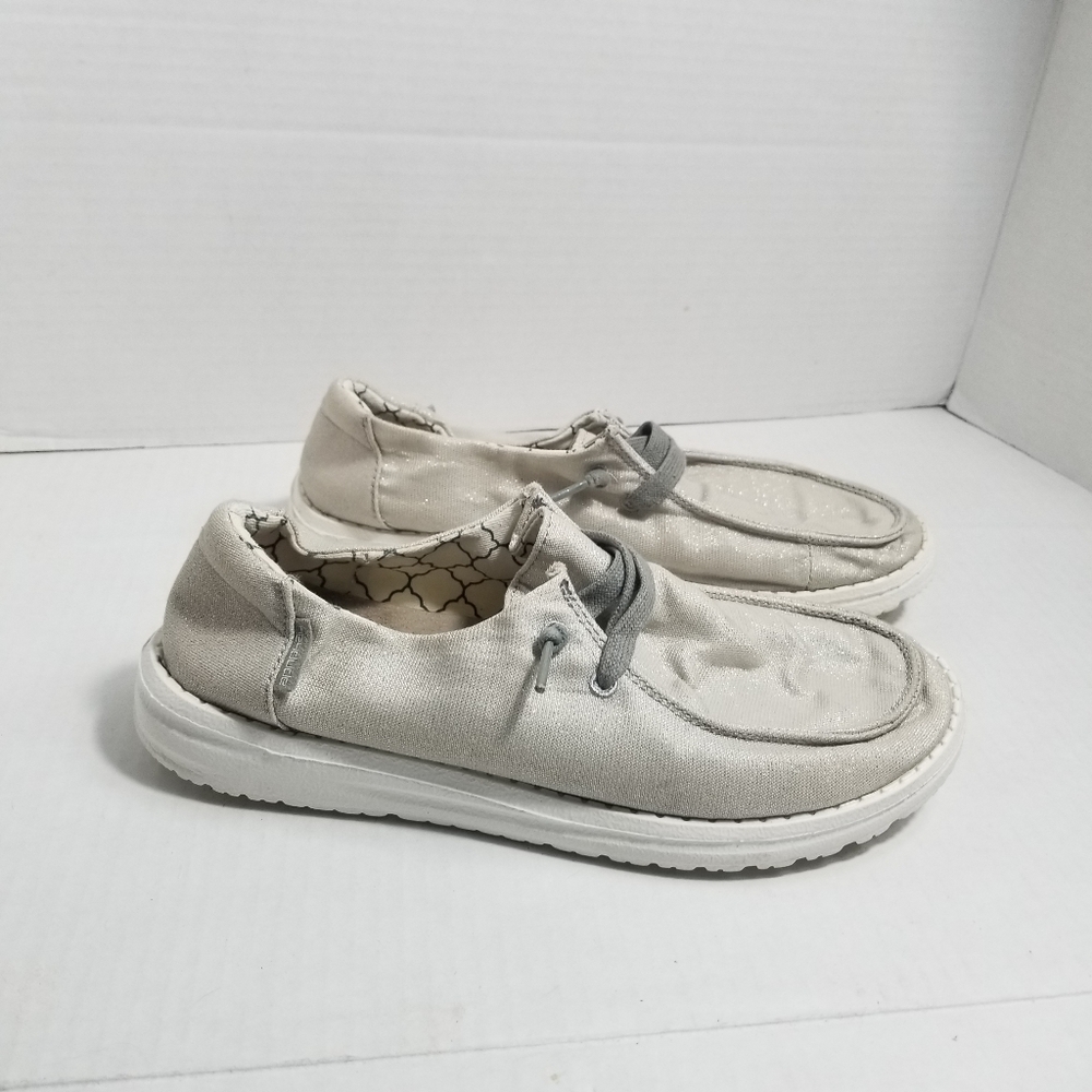 HEY DUDE WOMEN'S SPARKLY SILVER SLIP ONS SIZE 7